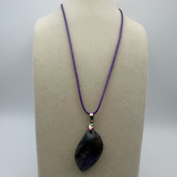 Dark Purple Flash Labradorite Pendant Necklace - Picture 4 of 8